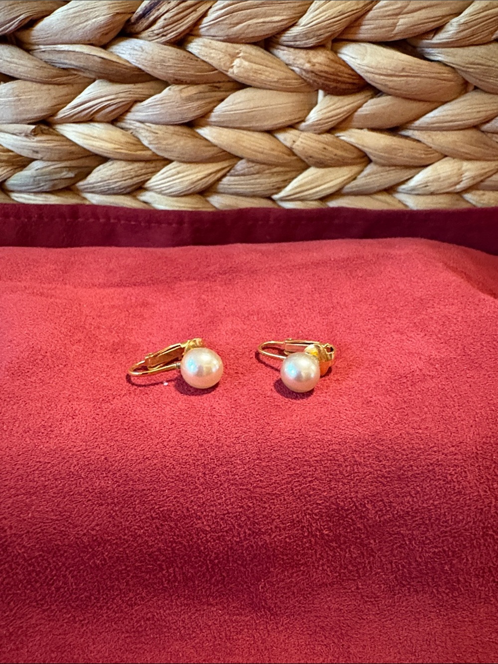 Very Vintage Classic Pearl Drop Clip on Earrings in Gold